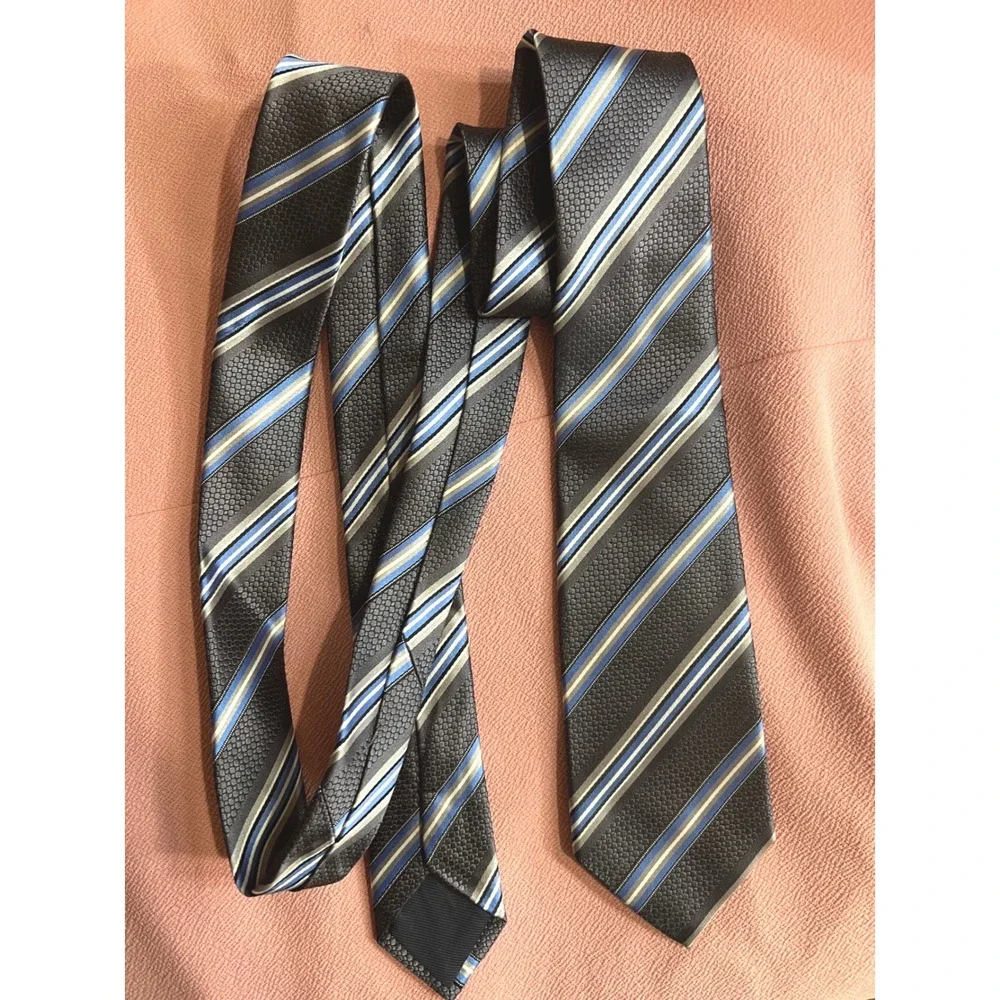 Banana Republic Mens Silk Blend Striped Necktie Blue Grey Silver Textured Tie
